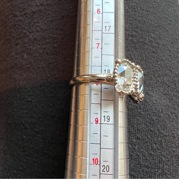 Swarovski Crystal 3 Stone Ring - Picture 6 of 6